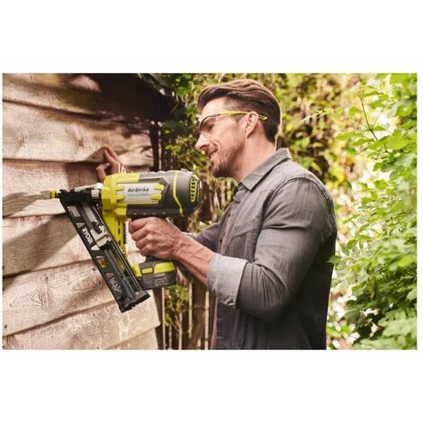 Pack RYOBI Cloueur De Finition Incliné à Air Comprimé 18V OnePlus 15 G R15GN18-0 - 1 Batterie 3.0Ah High Energy - 1 Batterie 5.0Ah - Chargeur Rapide 5 Pack RYOBI Cloueur De Finition Incliné à Air Comprimé 18V OnePlus 15 G R15GN18-0 - 1 Batterie 3.0Ah High Energy - 1 Batterie 5.0Ah - Chargeur Rapide – Image 3