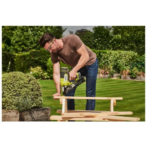 Pack RYOBI Cloueur De Finition Incliné à Air Comprimé 18V OnePlus 15 G R15GN18-0 - 1 Batterie 3.0Ah High Energy - 1 Chargeur Ultra Rapide 7 Pack RYOBI Cloueur De Finition Incliné à Air Comprimé 18V OnePlus 15 G R15GN18-0 - 1 Batterie 3.0Ah High Energy - 1 Chargeur Ultra Rapide – Image 5