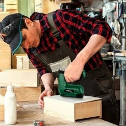 PEDY Agrafeuse électrique, Agrafeuse Sans Fil 4 V Avec Clous Et Agrafes Brad (500 Chacun, Capacité 100, 30 Coups/min) Et Poignée Antidérapante, Agrafeuse électrique Pour Projets De Menuiserie Et De Bricolage - NALG01A -cloueur et riveteuse Soldes 67634424 5